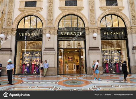 versace galleria mall